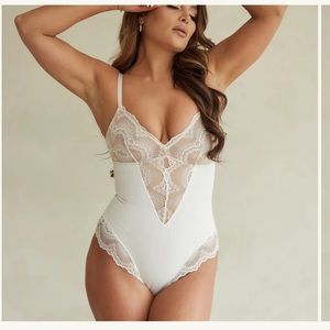 Pinsy Sculpting Lace Shapewear Bodysuit WHITE L